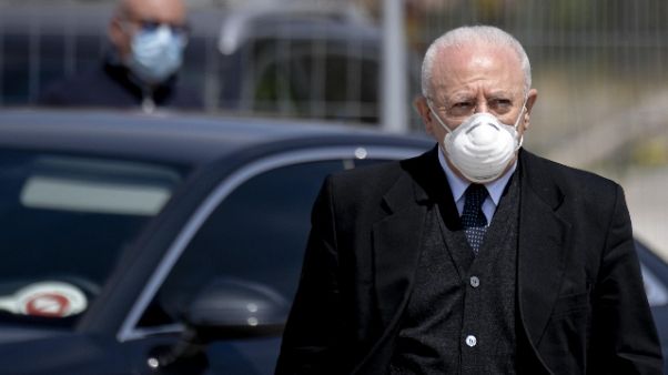 De Luca, da Regione mascherine per bimbi De Luca, da Regione mascherine per bimbi