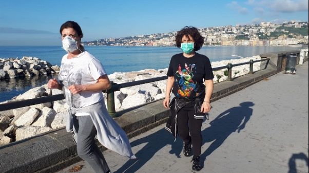 Jogging per molti su lungomare Napoli Jogging per molti su lungomare Napoli