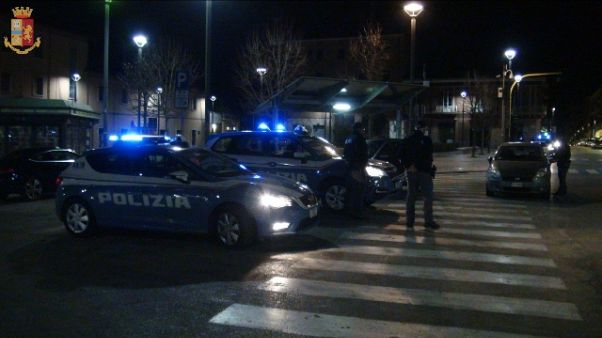 Agente ps muore per sventare furto banca Agente ps muore per sventare furto banca