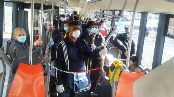 Usb, su bus a Napoli si rischia contagio Usb, su bus a Napoli si rischia contagio