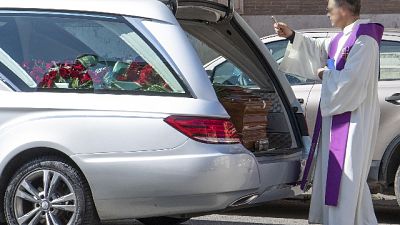 Funerali da 4 maggio,non solo all'aperto Funerali da 4 maggio,non solo all'aperto