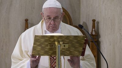 Papa, prego per i tanti defunti anonimi Papa, prego per i tanti defunti anonimi