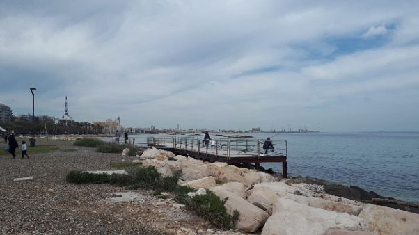 1 Maggio:a spasso e a pesca su lungomare 1 Maggio:a spasso e a pesca su lungomare