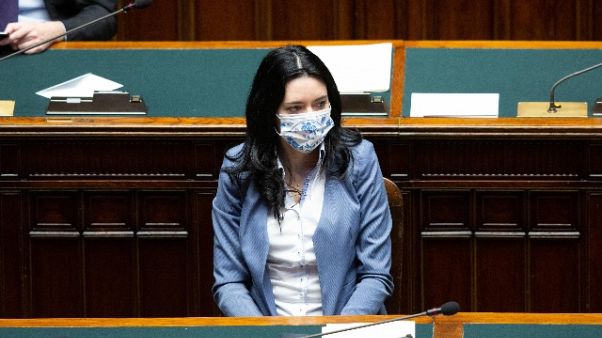 Azzolina, lezioni metà scuola, metà casa Azzolina, lezioni metà scuola, metà casa