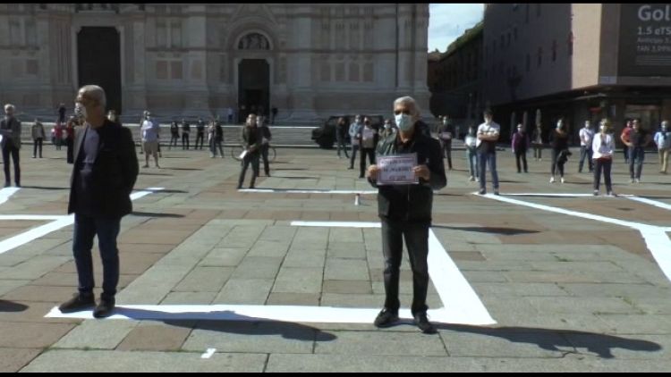 Bologna, protesta contro restrizioni