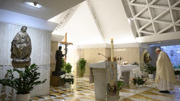 Papa, preti e medici morti sono esempio Papa, preti e medici morti sono esempio
