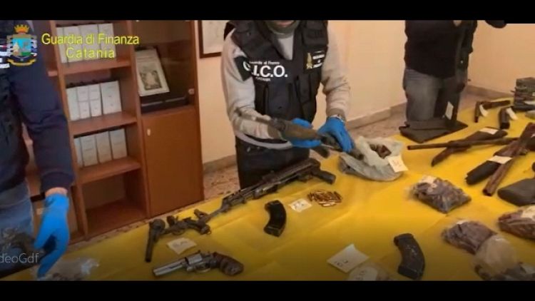 Droga e armi, 25 arresti Gdf di Catania
