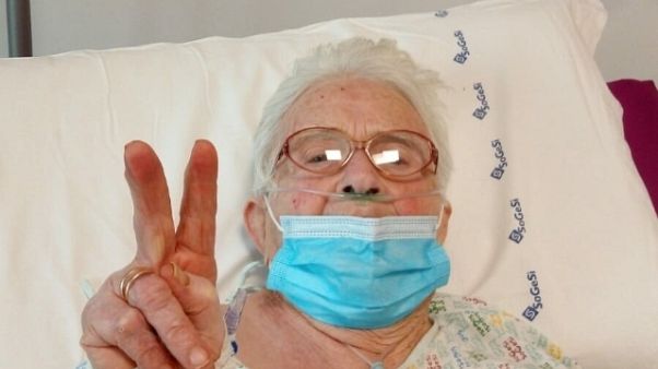 Nonnina 95 anni sconfigge Covid-19 Nonnina 95 anni sconfigge Covid-19
