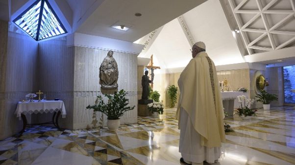 Papa,prego per chi è morto senza carezza Papa,prego per chi è morto senza carezza