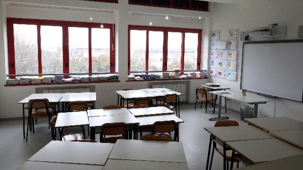 Uccise padre violento, Azzolina 'esame per ripartire' Uccise padre violento, Azzolina 'esame per ripartire'
