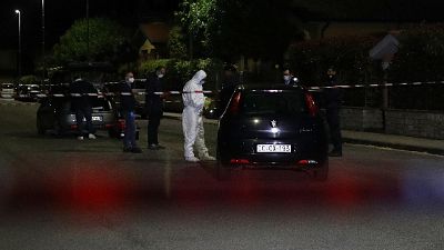 40enne uccide la moglie davanti ai figli 40enne uccide la moglie davanti ai figli