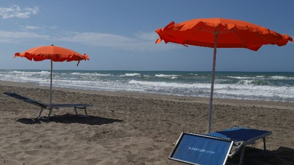 Spiagge: in Liguria si perde 75% posti Spiagge: in Liguria si perde 75% posti