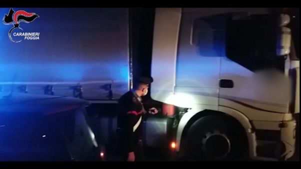 Rapinano tir e sequestrano camionista Rapinano tir e sequestrano camionista