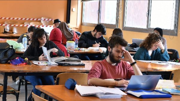 "Niente studio all'estero per 300mila" "Niente studio all'estero per 300mila"