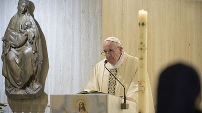 Il Papa prega per addetti alle pulizie Il Papa prega per addetti alle pulizie
