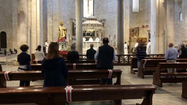 In Basilica S.Nicola di Bari prima messa In Basilica S.Nicola di Bari prima messa