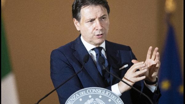 Conte, Paese si rimette in moto Conte, Paese si rimette in moto