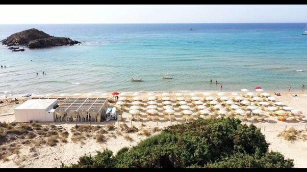 Sardegna, sì a bagni ma a distanza Sardegna, sì a bagni ma a distanza