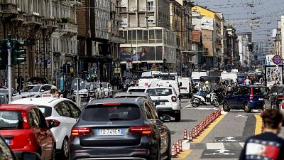 In Lombardia calano i contagi, +65 morti In Lombardia calano i contagi, +65 morti