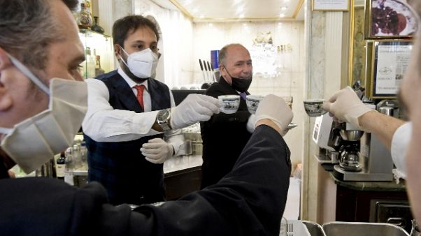 Riapre Gambrinus, brindisi con un caffè Riapre Gambrinus, brindisi con un caffè