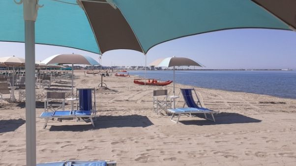 In Versilia riaperti 100 stabilimenti In Versilia riaperti 100 stabilimenti