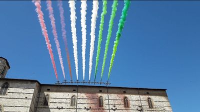 Frecce tricolori sorvolano Perugia e Ass