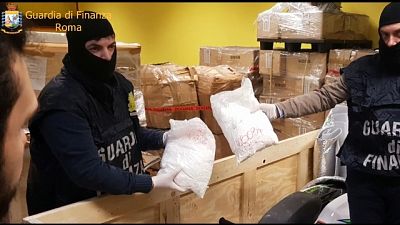 Droga: sgominata organizzazione, arresti Droga: sgominata organizzazione, arresti