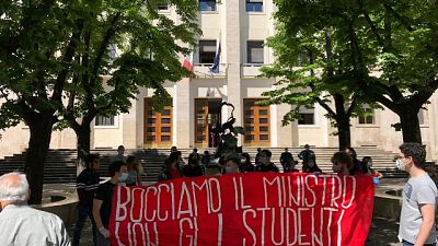 Studenti in piazza, bocciamo il ministro Studenti in piazza, bocciamo il ministro