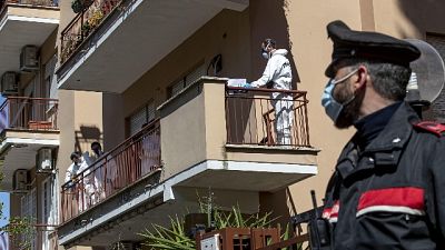Uccide moglie malata e si suicida Uccide moglie malata e si suicida