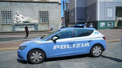Sassi contro poliziotti, un ferito Sassi contro poliziotti, un ferito