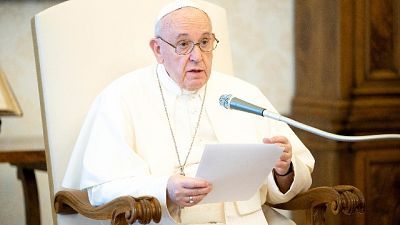 Bergoglio in un tweet, 'tutto è in relazione' Bergoglio in un tweet, 'tutto è in relazione'
