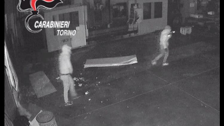 10 indagati dai carabinieri nel Torinese, accusati di 33 colpi