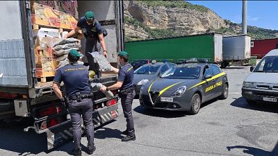 Arrestato l'autista. Mercato della droga riprende quota Arrestato l'autista. Mercato della droga riprende quota