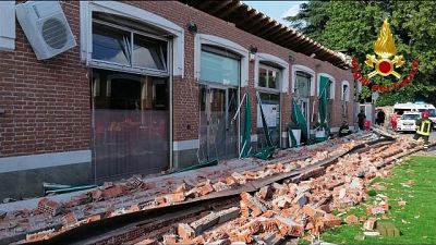 L'uomo ha perso anche la moglie, salvo terzo figlio L'uomo ha perso anche la moglie, salvo terzo figlio