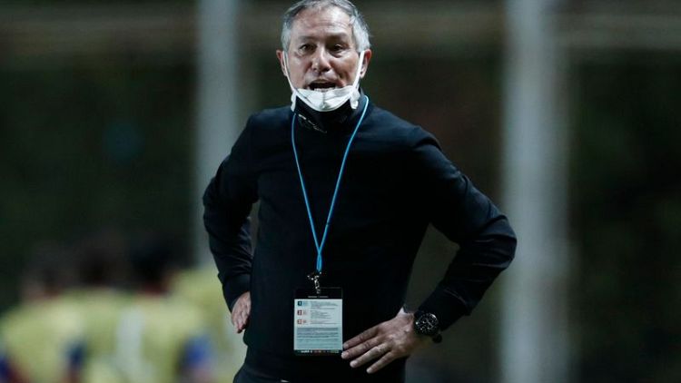 Argentino Holan renuncia como entrenador del Santos