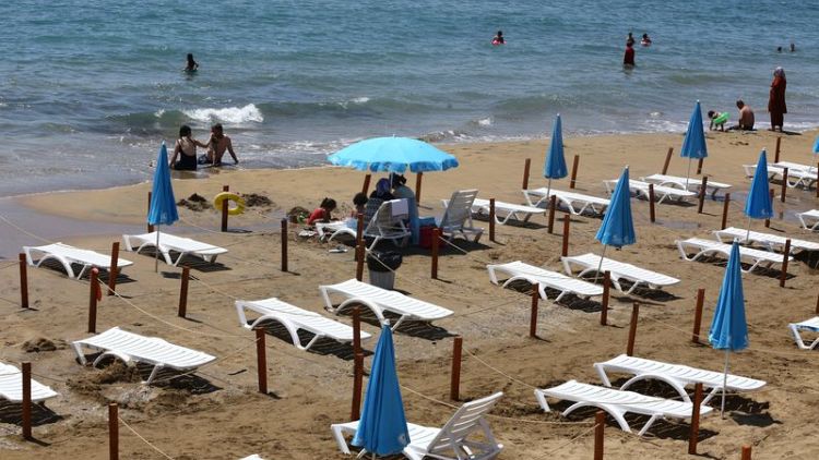 Turquía estudia reforzar las restricciones para salvar la temporada turística -fuentes
