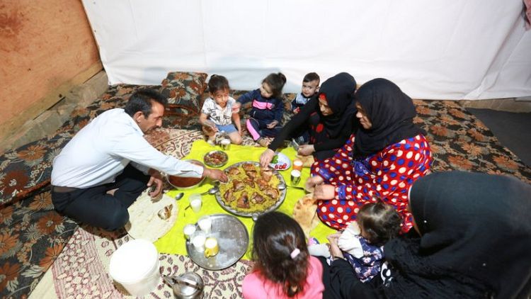 الفقر يفترس اللاجئين في رمضان وسط الدمار الاقتصادي في لبنان