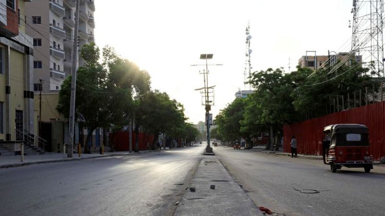 فرار سكان من العاصمة الصومالية وسط انقسام قوات الأمن