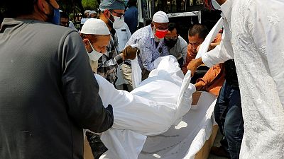 وفيات كورونا في الهند تتجاوز 200 ألف بعد زيادة قياسية في الإصابات وفيات كورونا في الهند تتجاوز 200 ألف بعد زيادة قياسية في الإصابات