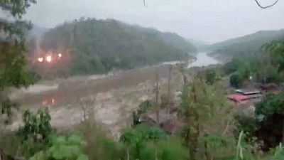 متمردون في ميانمار يهاجمون موقعا للجيش والمجلس العسكري يتراجع عن خطة آسيان متمردون في ميانمار يهاجمون موقعا للجيش والمجلس العسكري يتراجع عن خطة آسيان