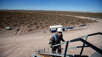Trabajadores de salud que cortan rutas en provincia petrolera argentina rechazan oferta salarial, falta gasolina Trabajadores de salud que cortan rutas en provincia petrolera argentina rechazan oferta salarial, falta gasolina