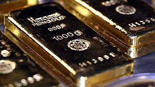 الذهب يسجل أقل مستوى في أسبوع مع ارتفاع العائدات قبل بيان مجلس الاتحادي