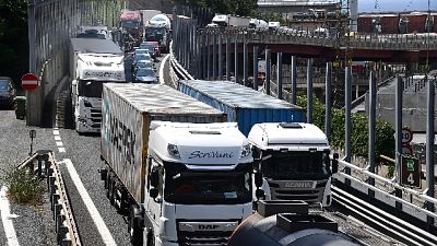 Mezzi pesanti dirottati in A7 su direttrice Genova-Milano