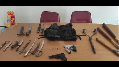 Arresto Ps a Napoli per detenzione abusiva armi e ricettazione Arresto Ps a Napoli per detenzione abusiva armi e ricettazione