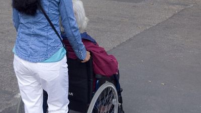 Il piano della Regione per chi vive a contatto con gli anziani Il piano della Regione per chi vive a contatto con gli anziani