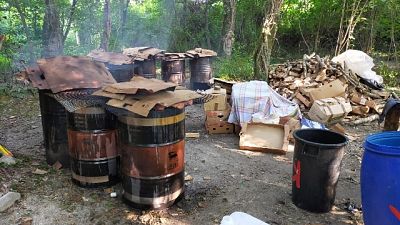 Odore nauseabondo, cucinavano con griglie su fusti a Pordenone Odore nauseabondo, cucinavano con griglie su fusti a Pordenone