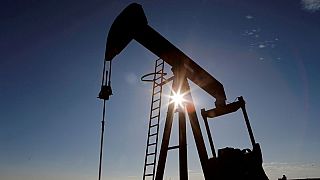 النفط يرتفع أكثر من 1% وسط تفاؤل حيال الطلب على الوقود