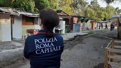 Vigili al lavoro nell'insediamento vicino il Foro Italico Vigili al lavoro nell'insediamento vicino il Foro Italico