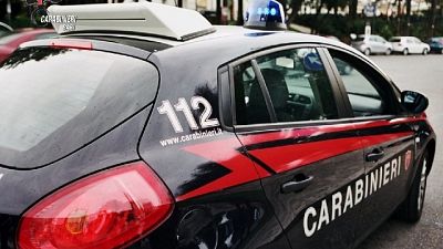 Si è rifiutata di sottoporsi all'alcol test.In auto birre e vino Si è rifiutata di sottoporsi all'alcol test.In auto birre e vino