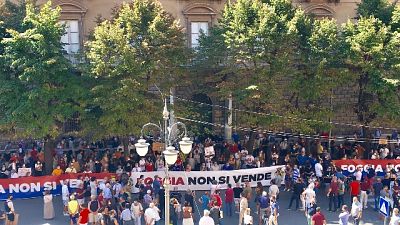 Manifestazione con striscioni davanti al Palazzo di Città Manifestazione con striscioni davanti al Palazzo di Città